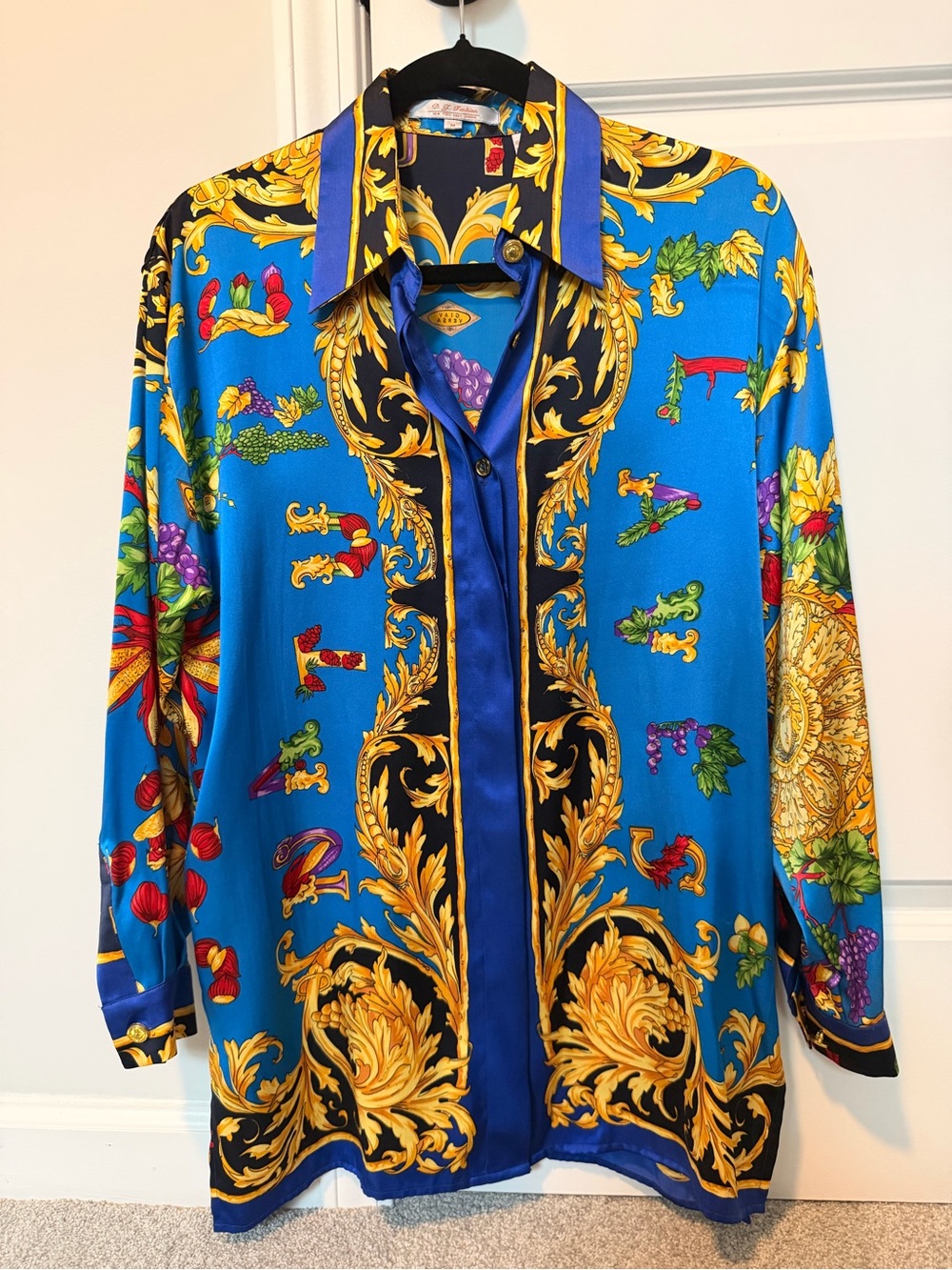 Vintage D.J. Fashion 100% Silk Blouse M Baroque Fruit Medallion Button Down